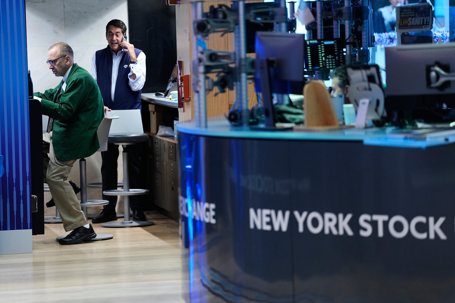 Major tech company’s stock crashes; Here’s what we know