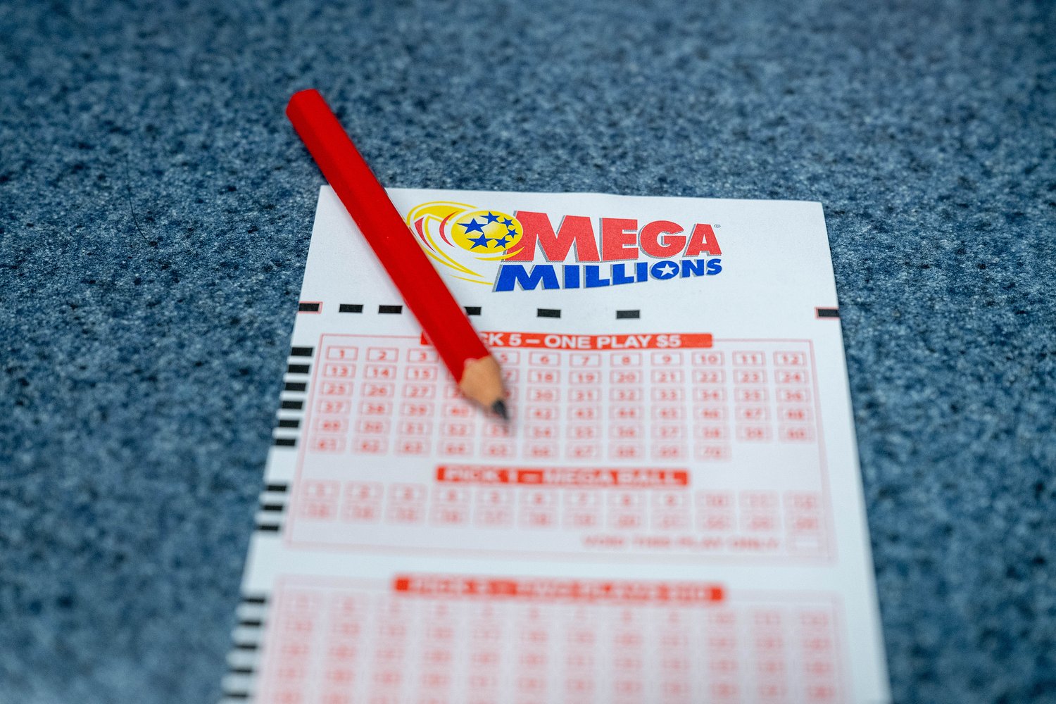 Mega Millions jackpot nears $550M after no winner Tuesday