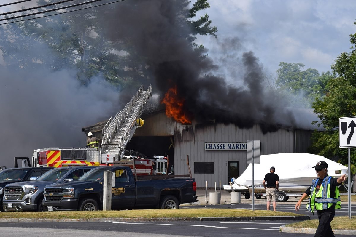 Drivers asked to avoid Route 1 in Damariscotta because of fire