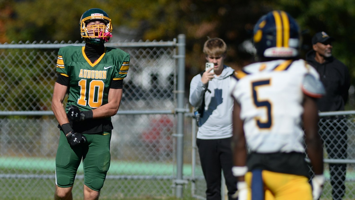 6-foot-5 1st-year wide receiver catches 3 4th-down touchdowns to lead playoff win