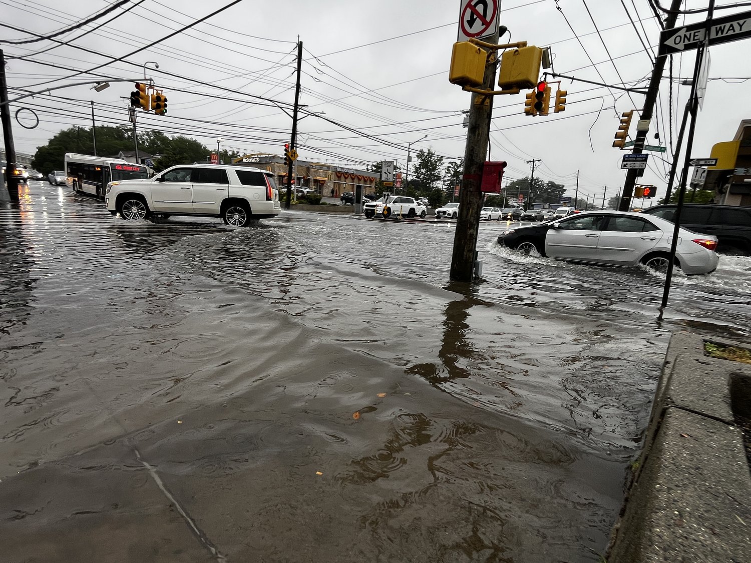 Staten Island train service restored, flooding backs up major Hylan Boulevard intersection