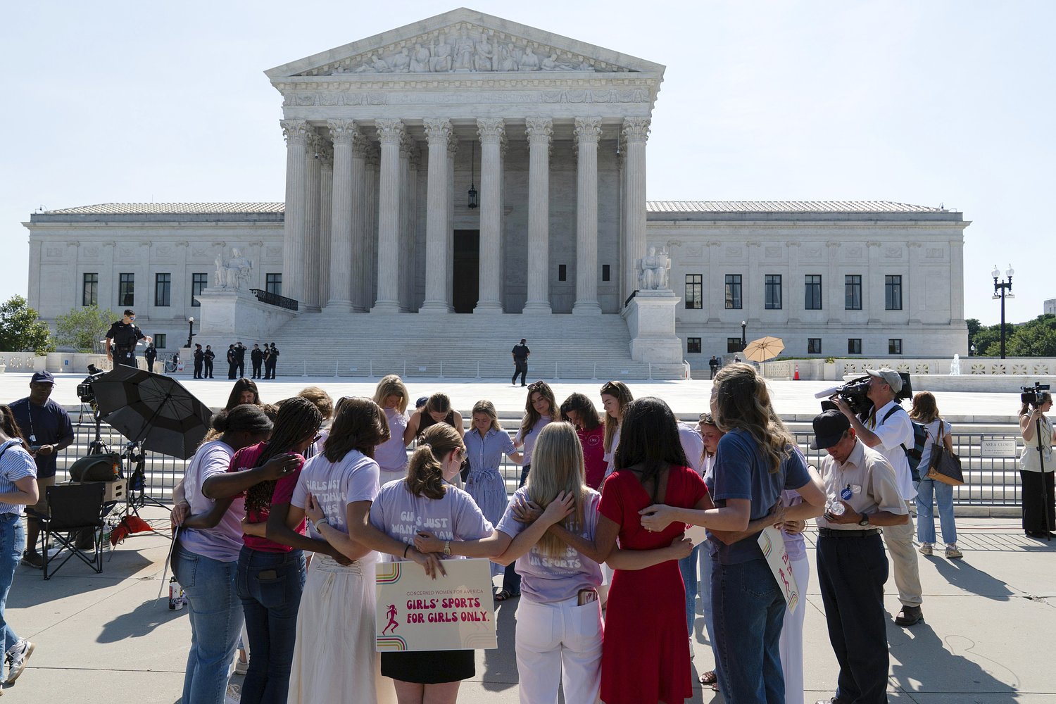 Do ‘assault weapon’ bans violate Second Amendment? Supreme Court to decide