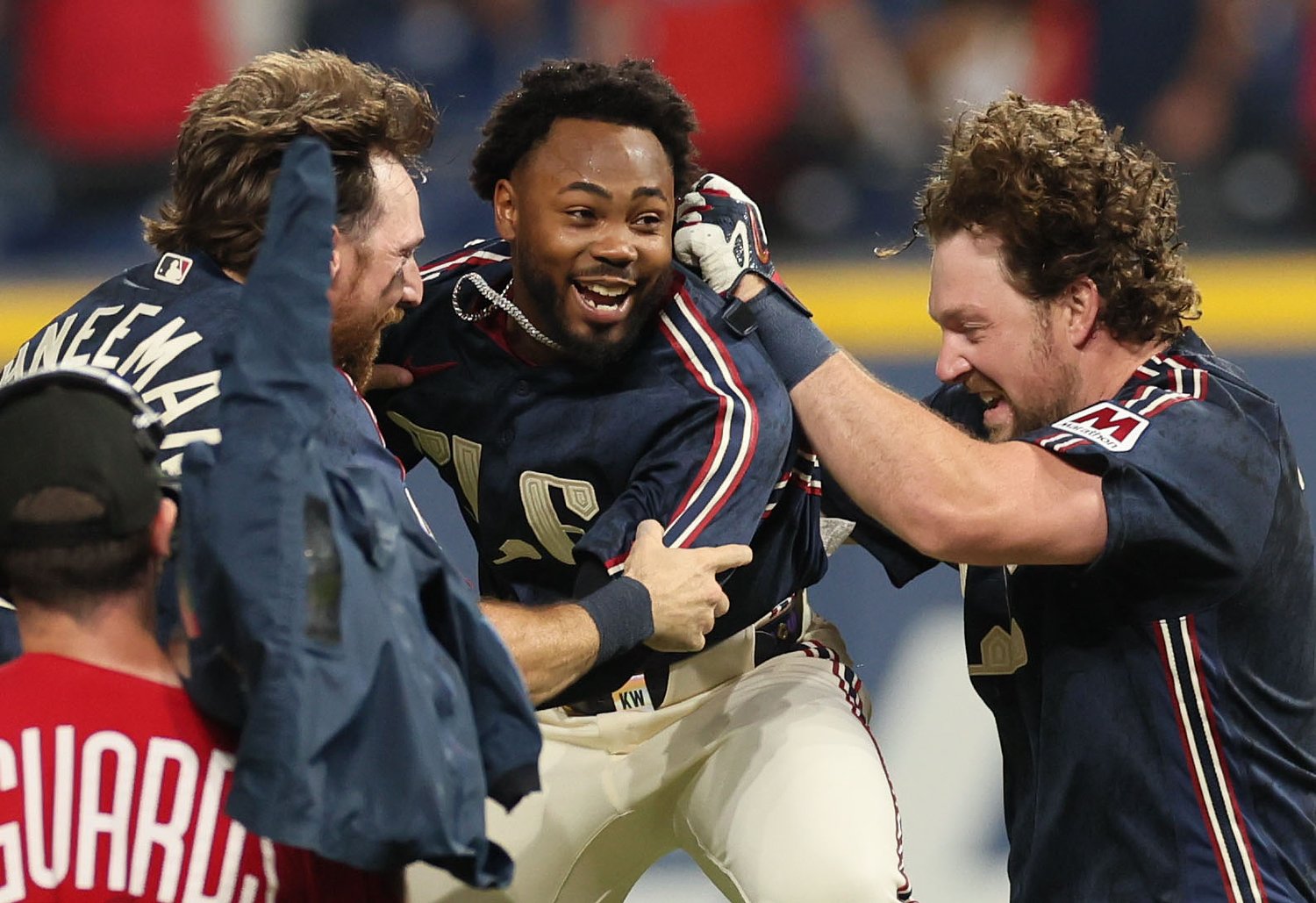 Kahlil Watson’s walk-off single lifts Guardians past White Sox, 4-3, in extra innings