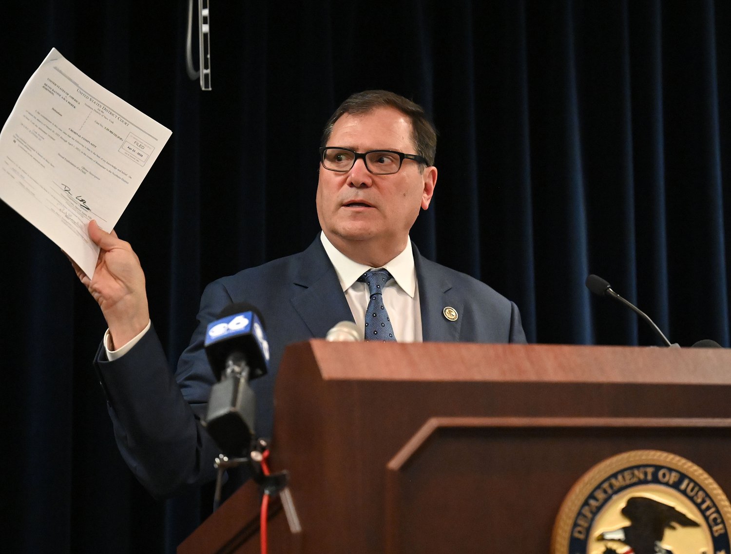 Judge refuses to dismiss drug charges against man who challenged authority of top federal prosecutor
