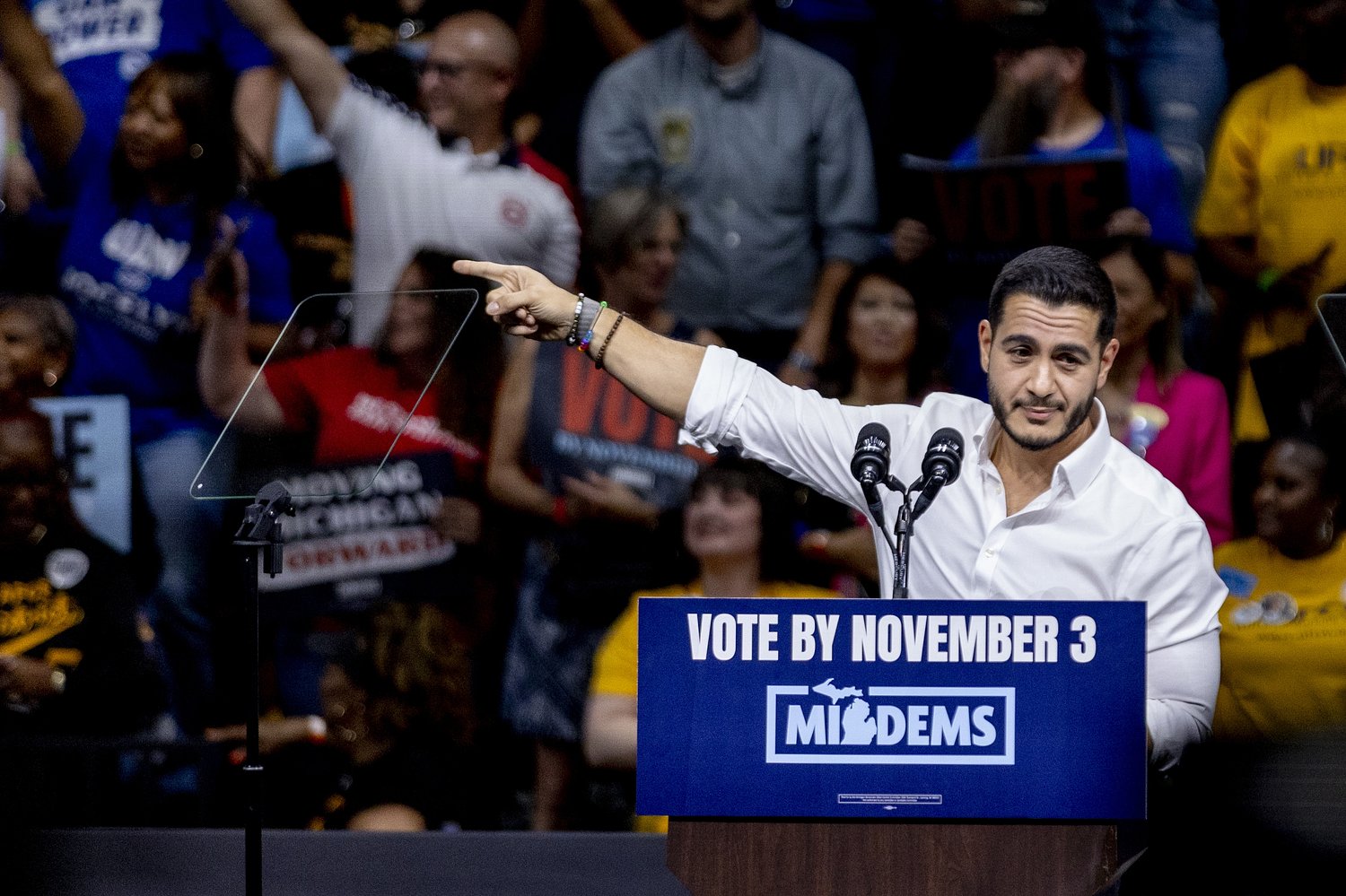 ‘Obama is not on the Epstein files’ coaxes reaction from El-Sayed, roars from Detroit crowd