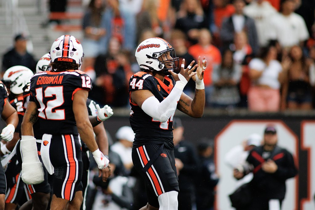 Oregon State snaps 10-game road losing streak at hapless UTEP