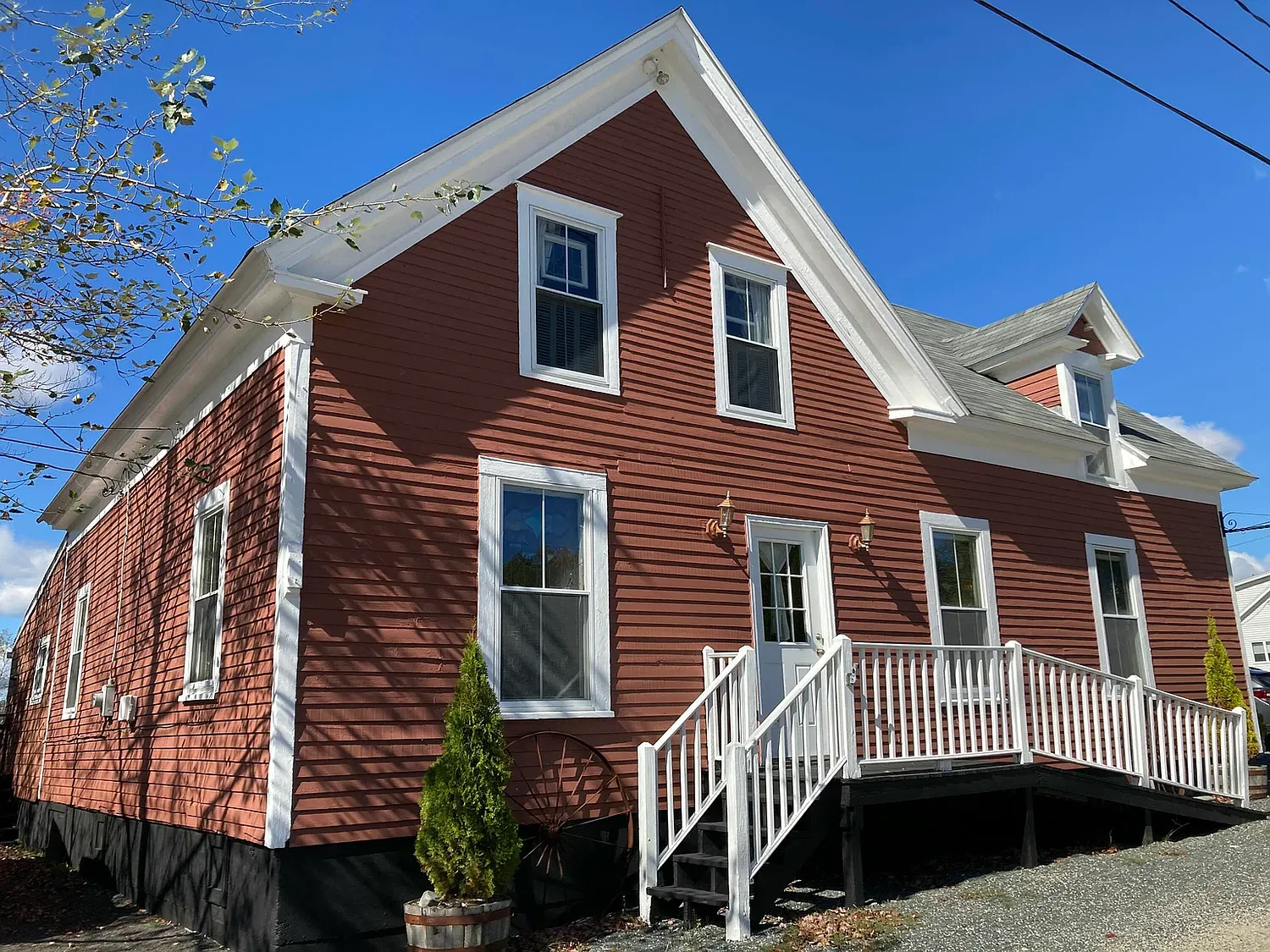 Centuries-old Gouldsboro building with a harbor-view apartment is selling for $335K 