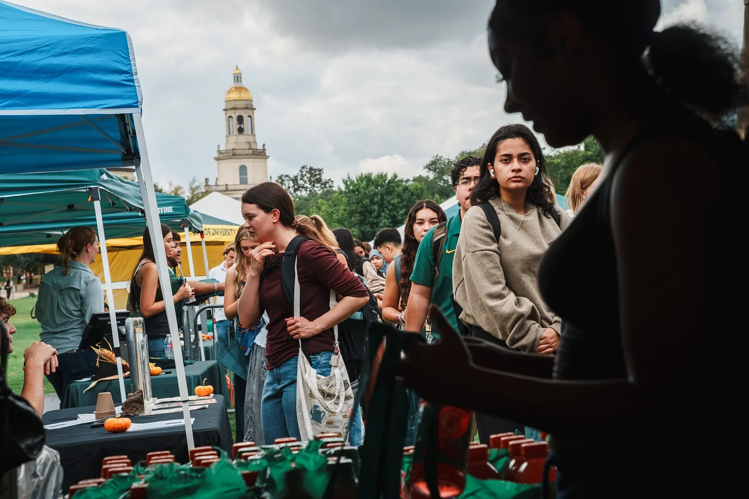 A free farmers market highlights hidden hunger in the “Baylor bubble”
