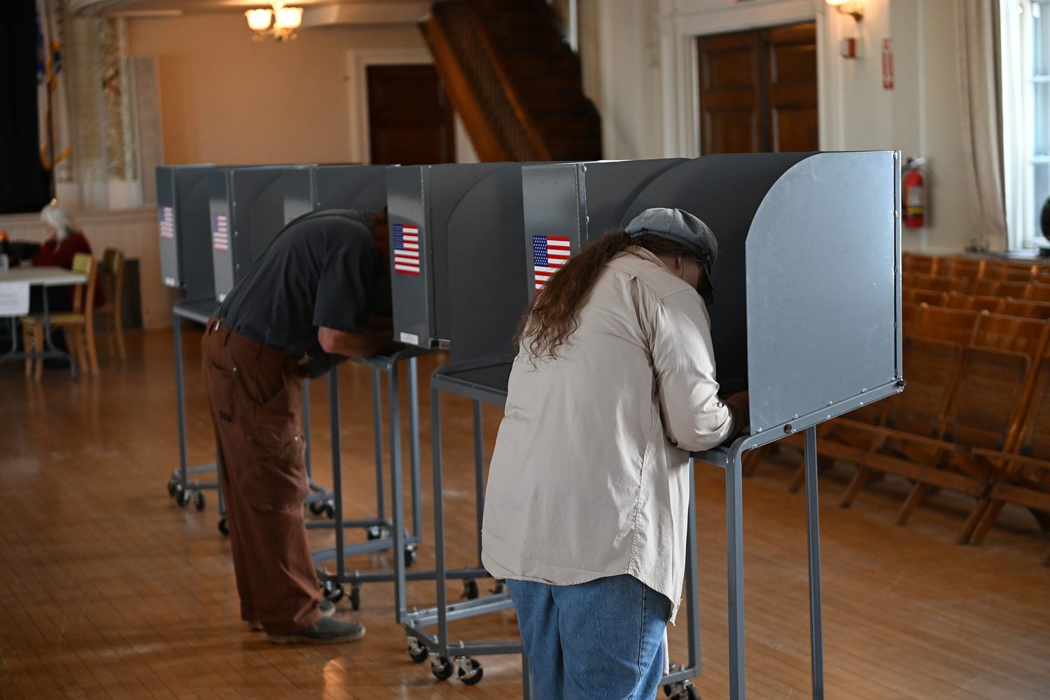 Local Republicans, Democrats push back on proposed all-party primary system