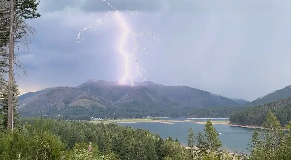 Lightning ignites clusters of mostly small fires in Willamette National Forest