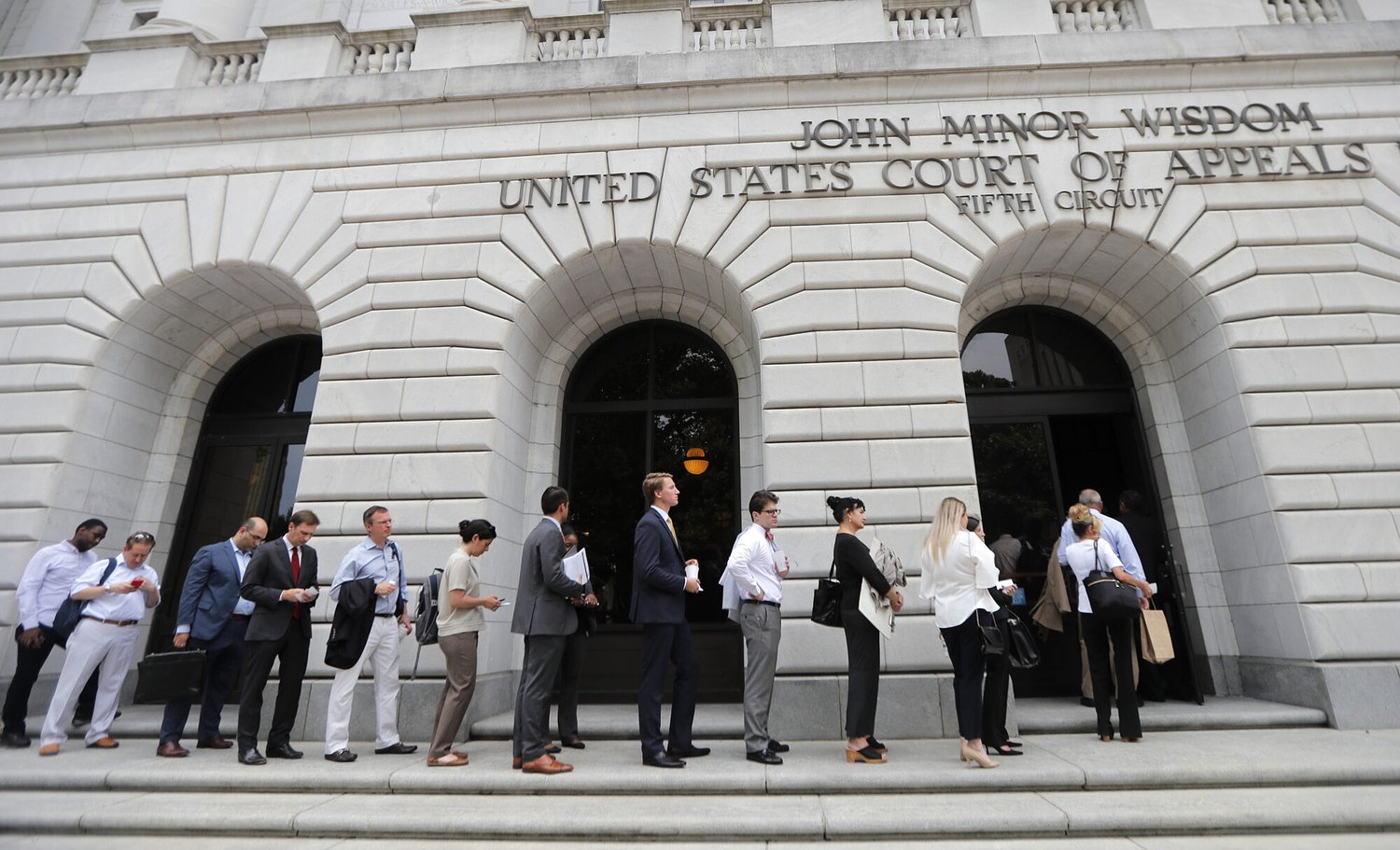 5th Circuit Court of Appeals reverses its decision, allowing ICE to hold detainees indefinitely