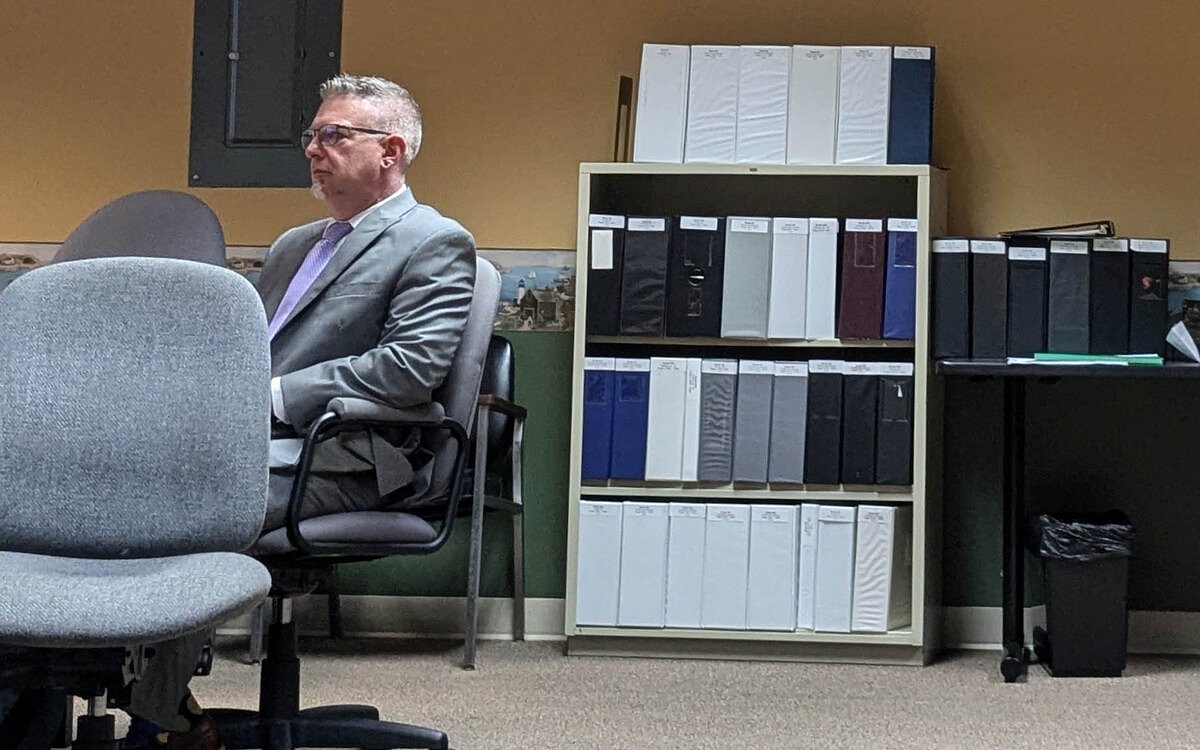 Surgeon with checkered history negotiating to join Houlton hospital