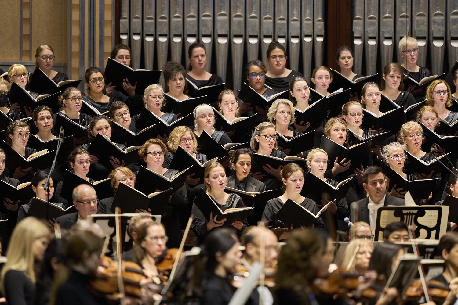 Cleveland Orchestra Chorus marks 75 years with new Whitacre composition