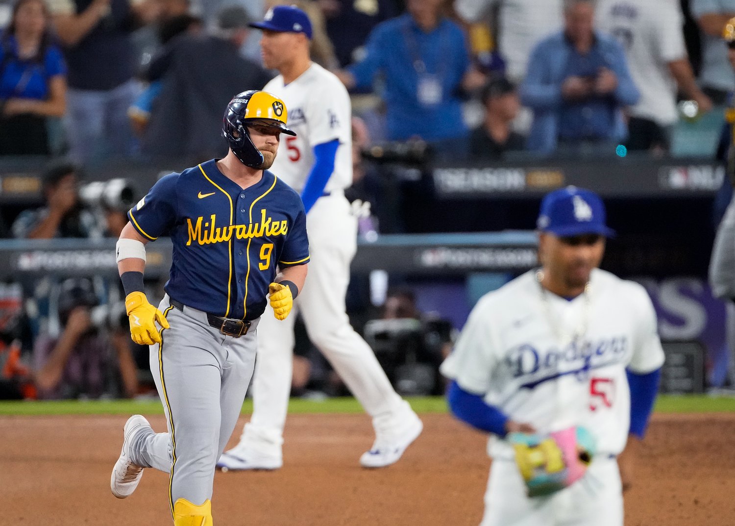 Where to watch Dodgers vs. Brewers NLCS Game 4 tonight on free streams, TV