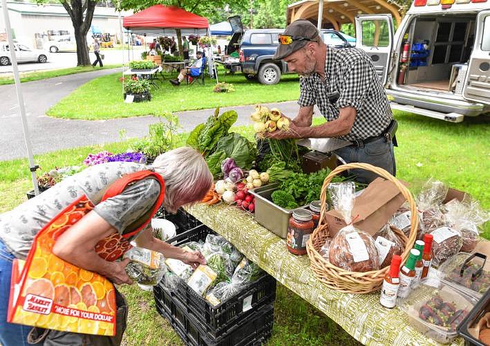 ‘People are valuing shopping local’: Area farmers markets see rising interest amid national food safety concerns