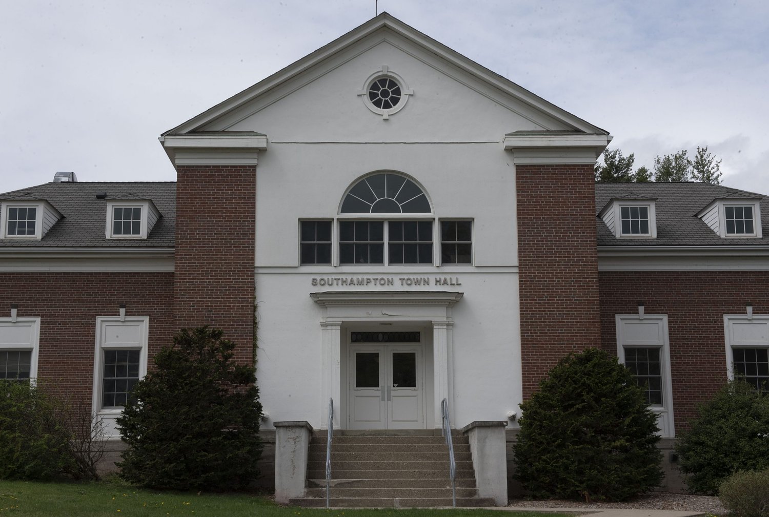 Southampton Senior Center faces moisture issues after mold discovery