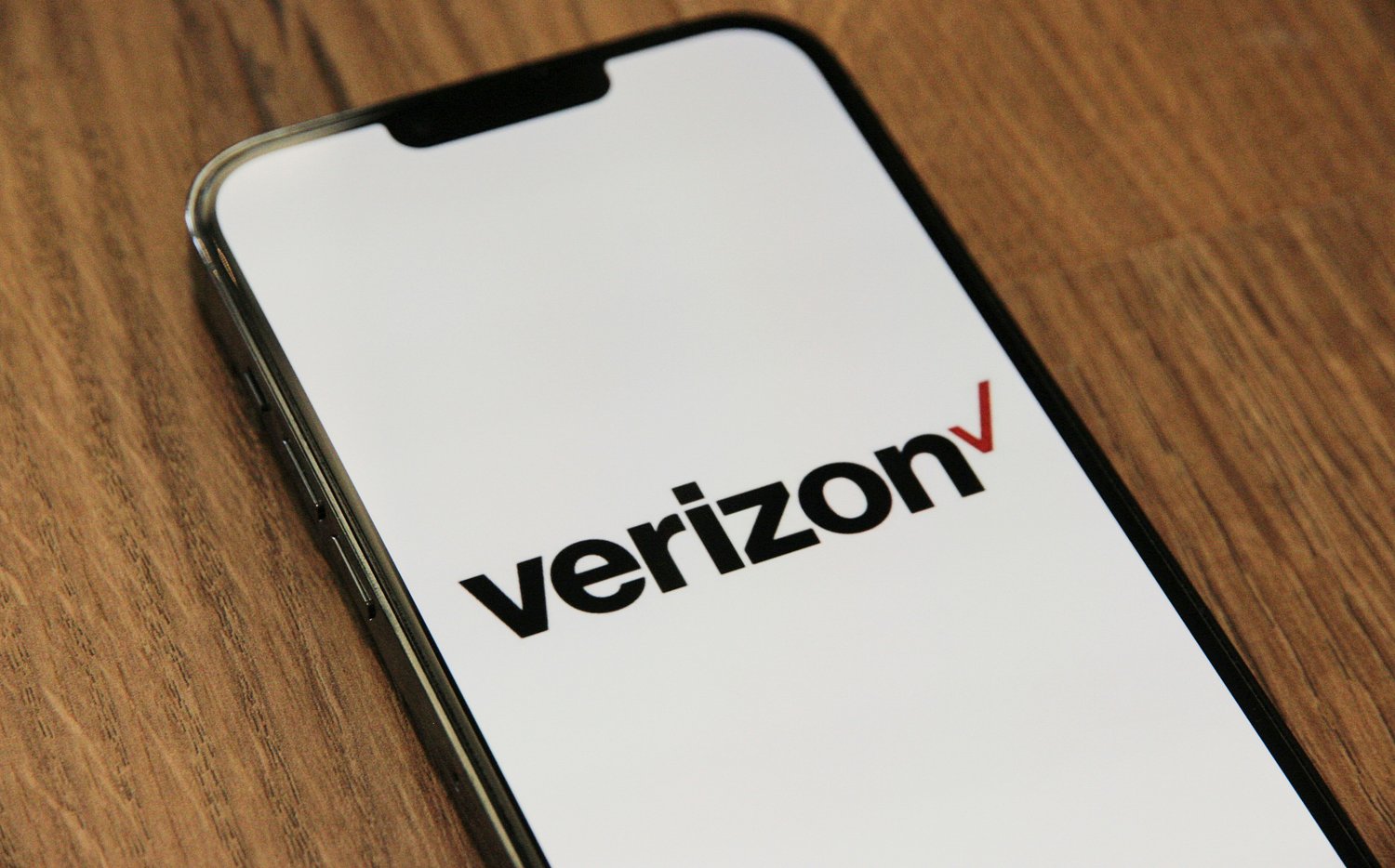 Phone networks charging fees for iPhone feature