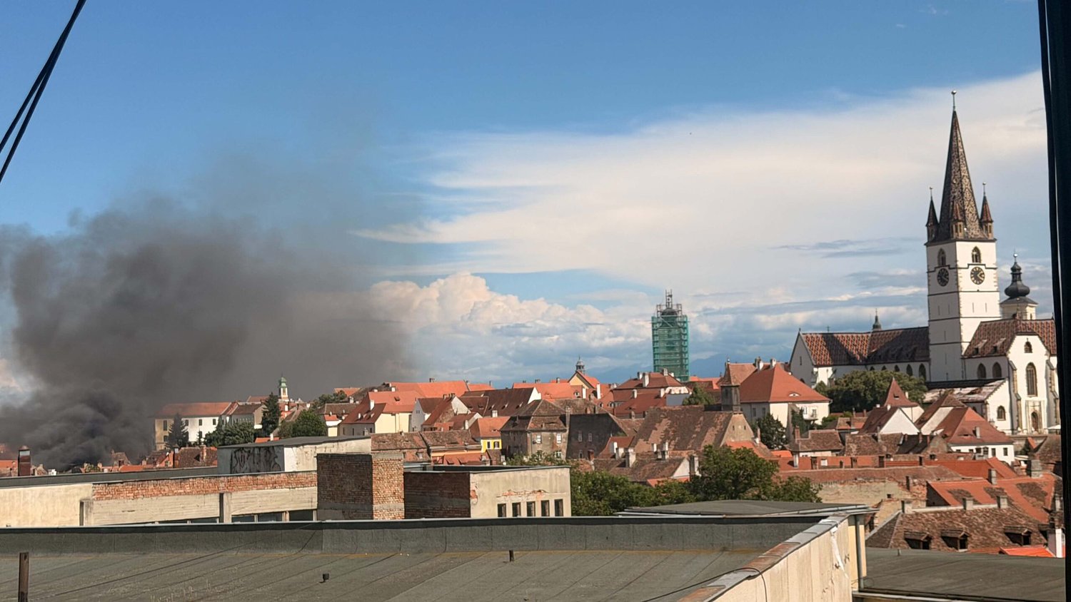 Incendiu puternic în Orașul de Jos: arde o clădire din centrul Sibiului / video, foto UPDATE