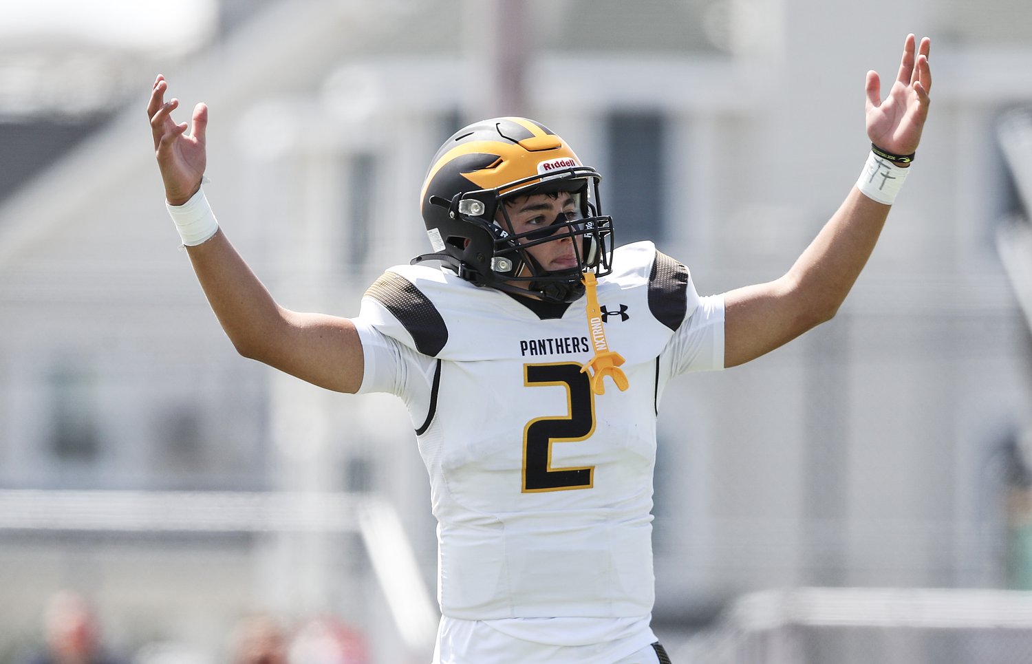 Bold decisions boost 2-time state football finalist to impressive season-opening win