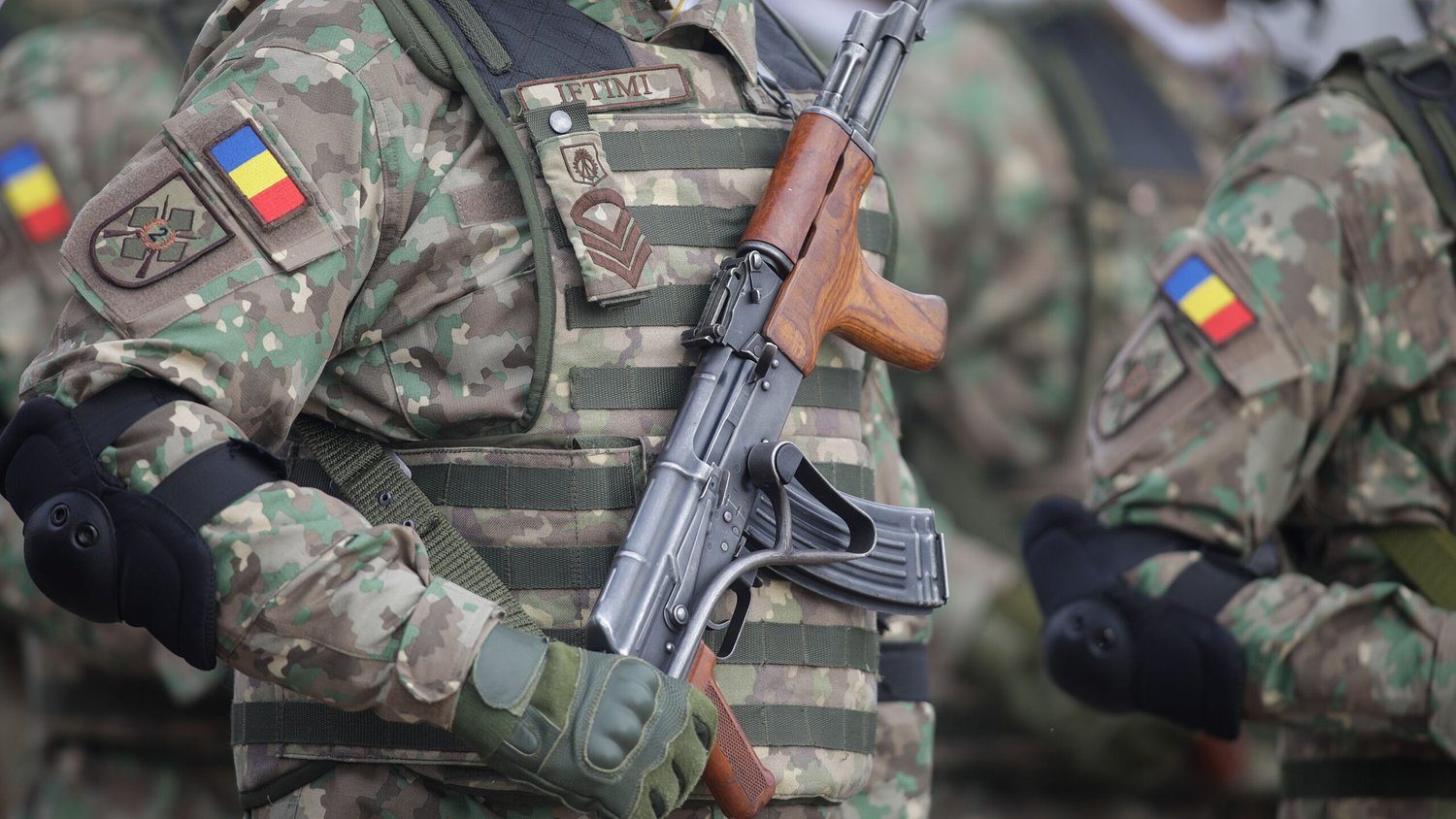 Reguli mai dure pe ChatGPT pentru minori: informațiile despre arme vor fi restricționate