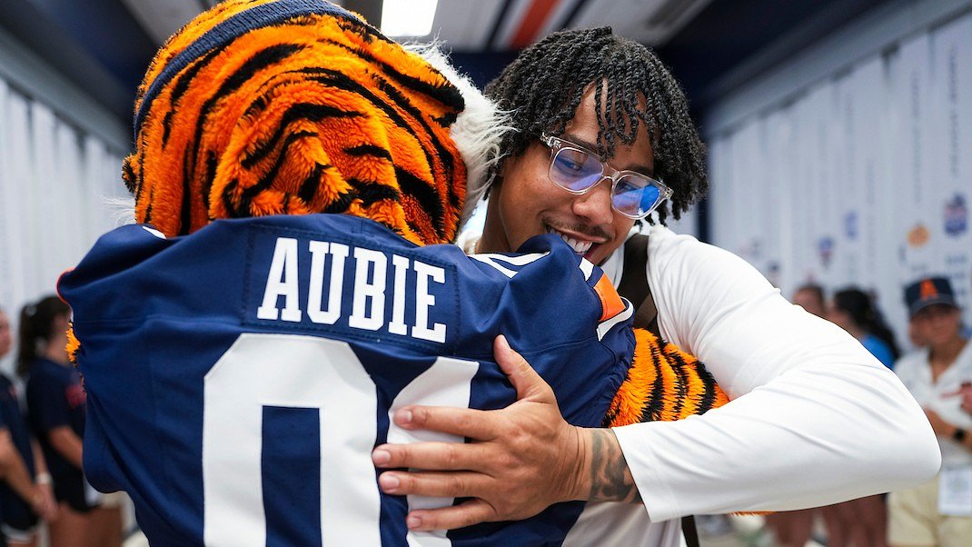 Scarbinsky: Does Auburn have a better QB than Alabama for the first time in ages?