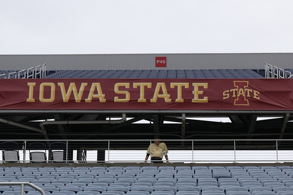 Former college football quarterback, head coach dies at 88