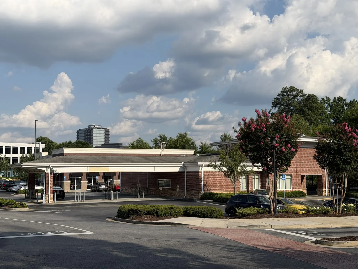 Roswell-based SmartMed eyes former bank near Ashford Lane in Dunwoody for double drive-through urgent care