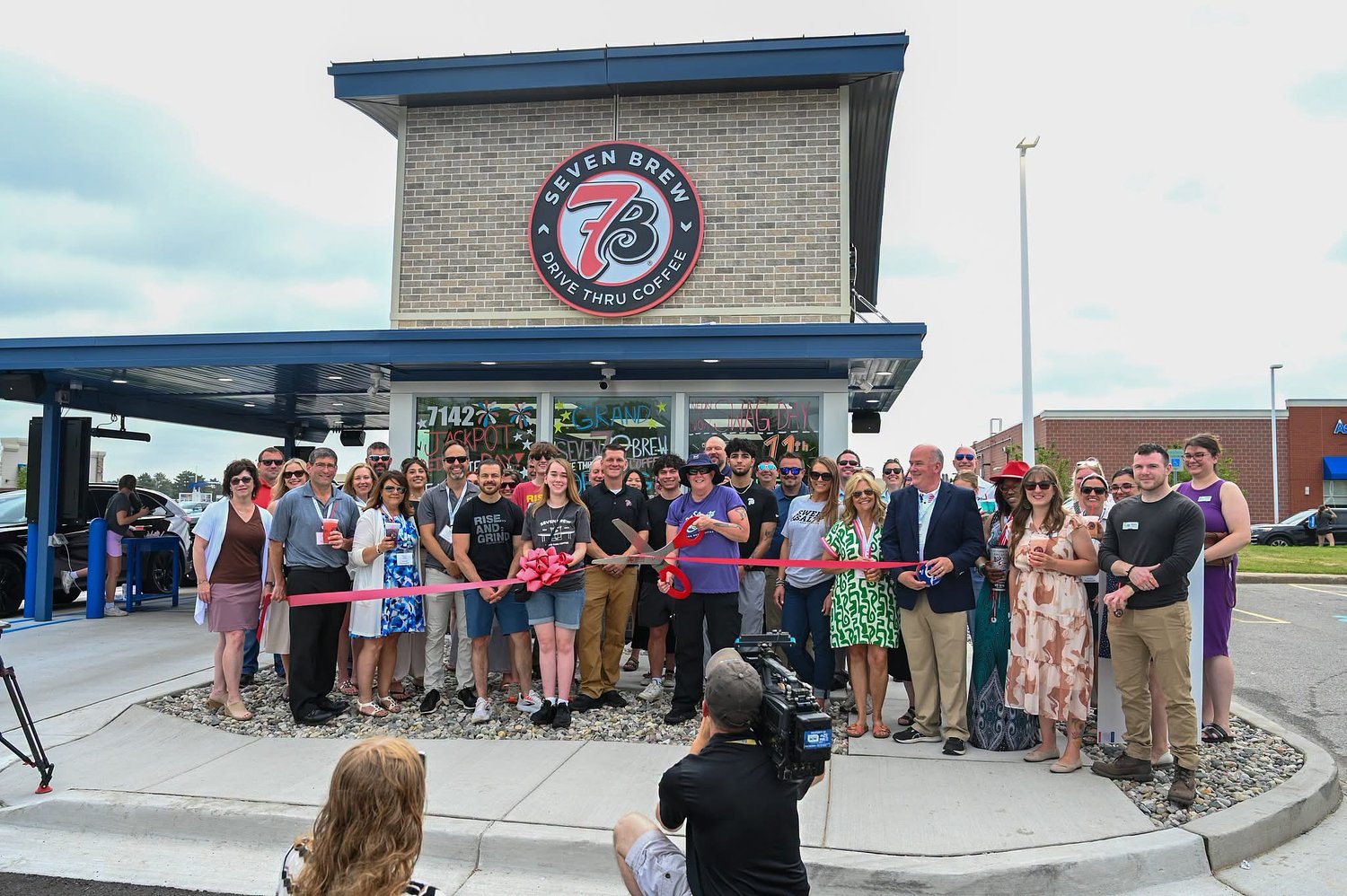 7 Brew opens Midland location with donation to youth organization