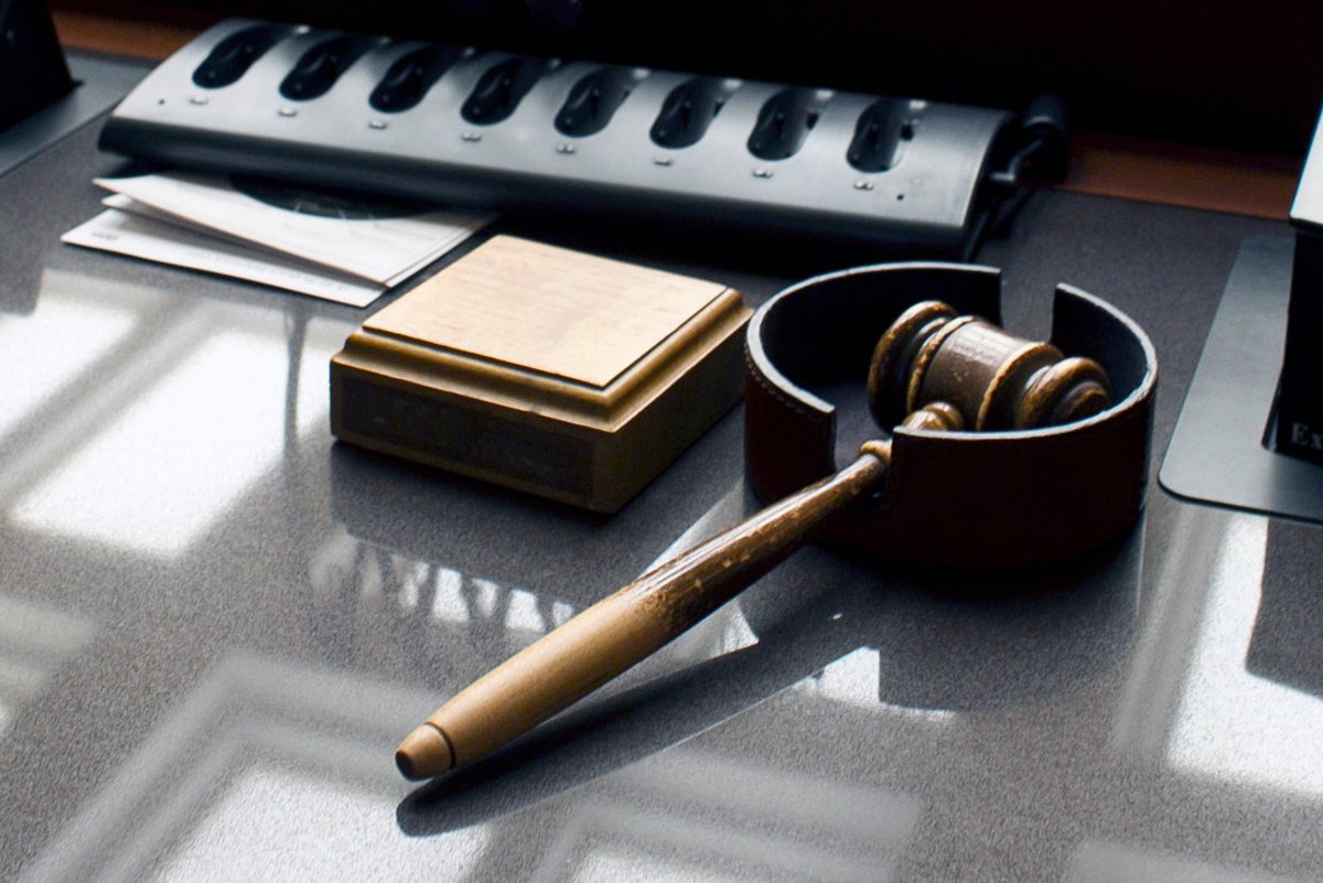 Judge bans woman from Maine road