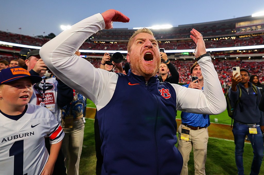 AP Top 25 live updates: A historic shake-up could be coming after 5 of the top 7 teams lose