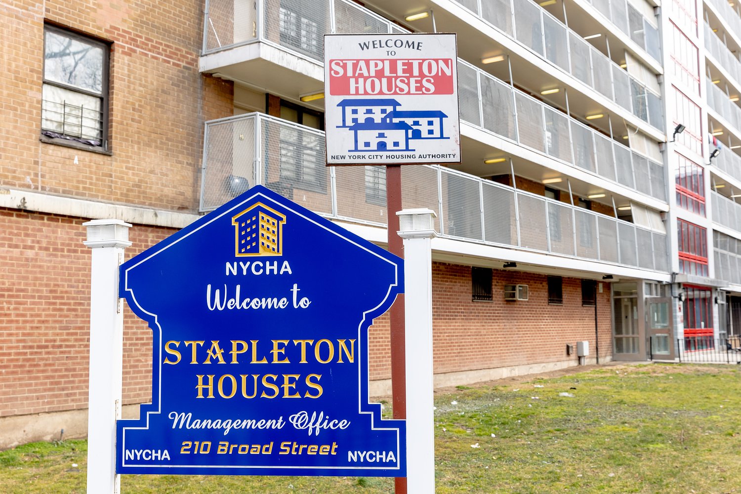 Man, 20, charged after police recover loaded ghost gun at Staten Island apartment building