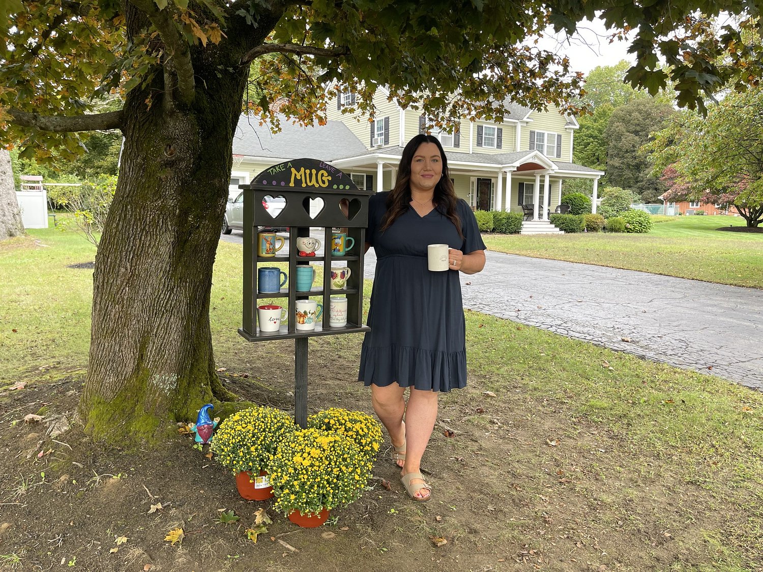 'What kind of mug person are you?': Deerfield family puts spin on book exchange concept with 'mug library'