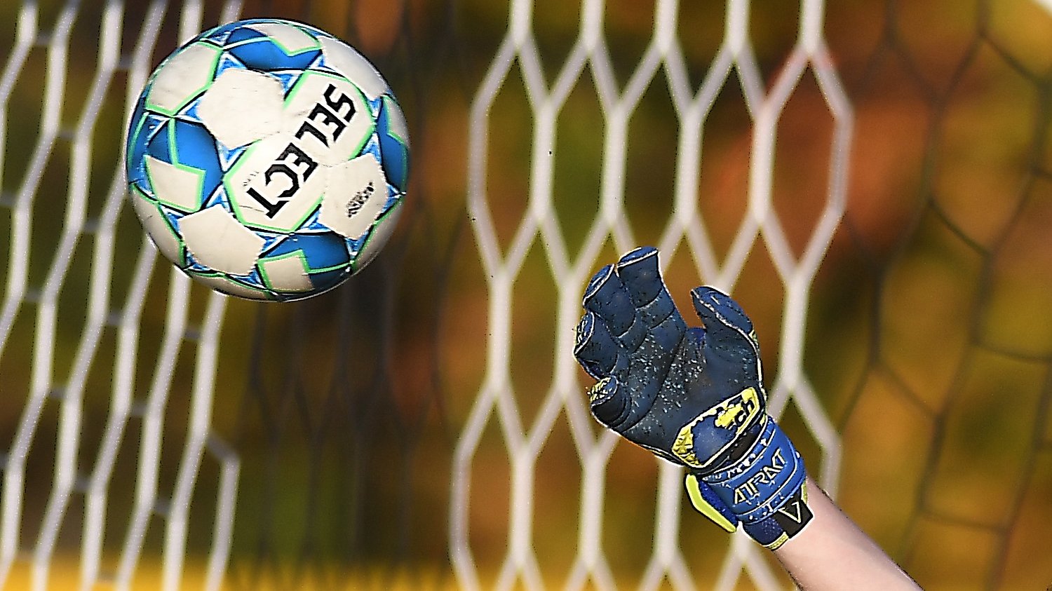 Senior nets 1st goal of season in OT to lift Roxbury boys soccer past Pope John