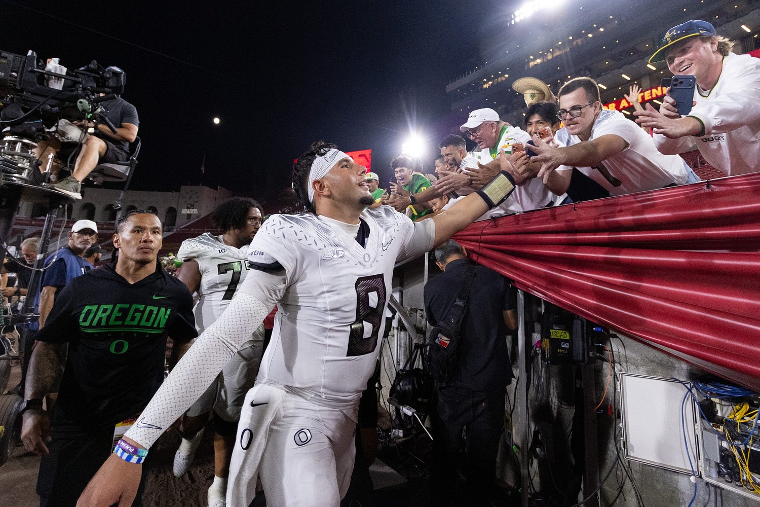 The Sunday Duck Report: After losing their quarterback, the Ducks save their season 
