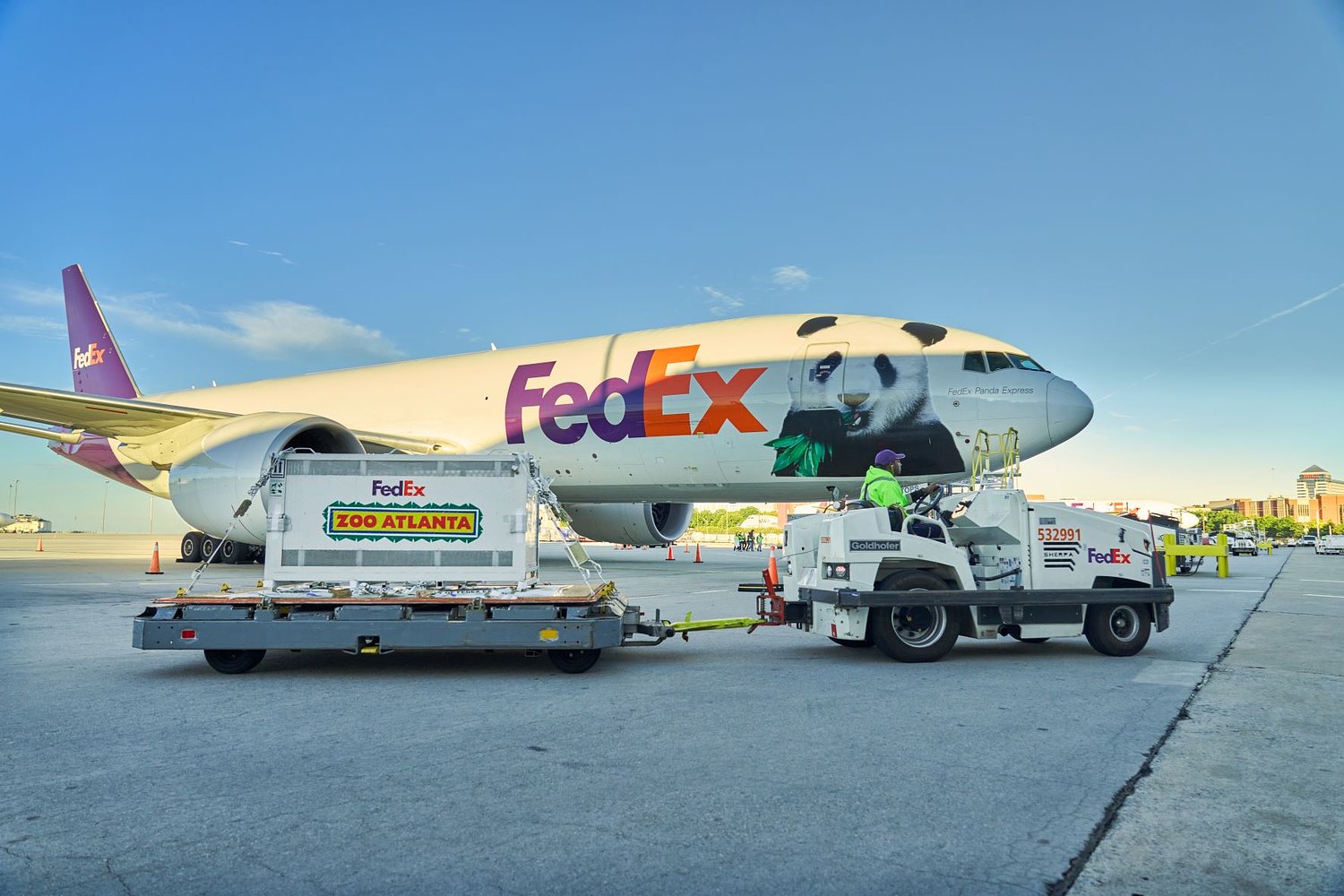 VIDEO: Giant pandas arrive at Zoo Atlanta from China