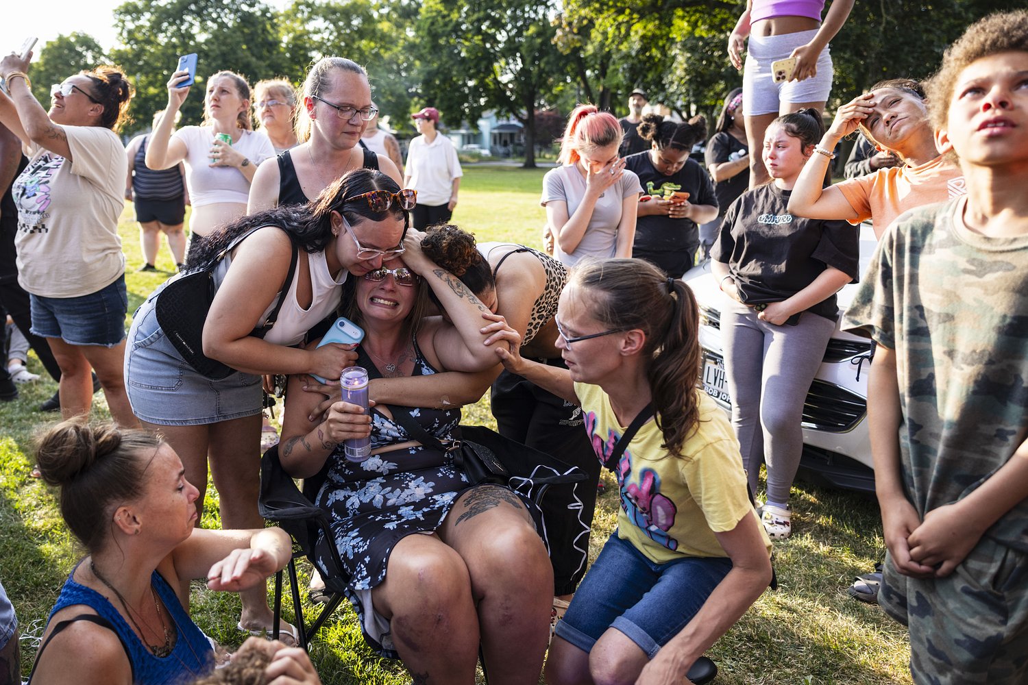 Family, friends hold vigil for 17-year-old fatally stabbed in Washington Square Park