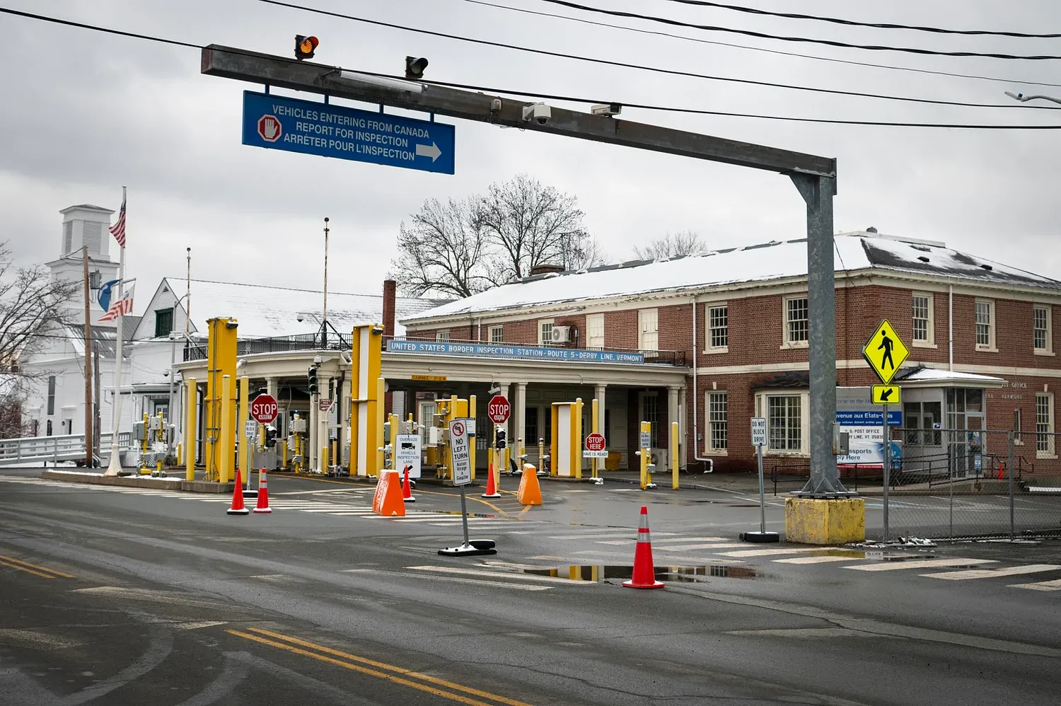 Federal court says US agents can search phones at Vermont’s border with Canada without suspicion
