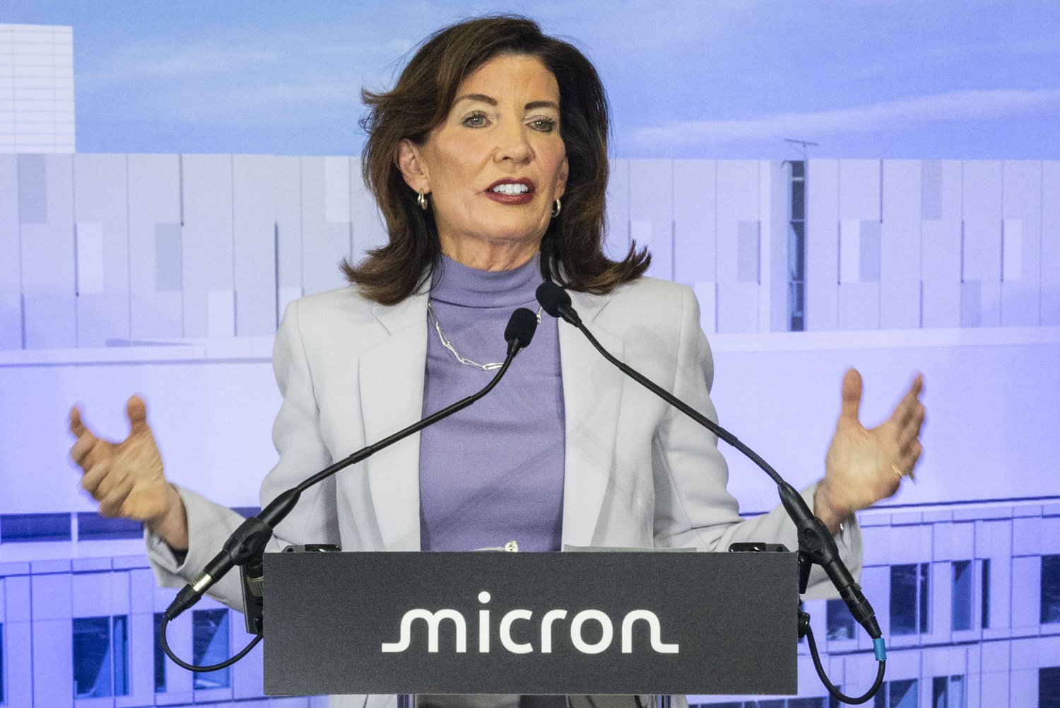 Hochul confirms talks to lure 2nd big chipmaker to CNY: ‘Micron will always be the first child’