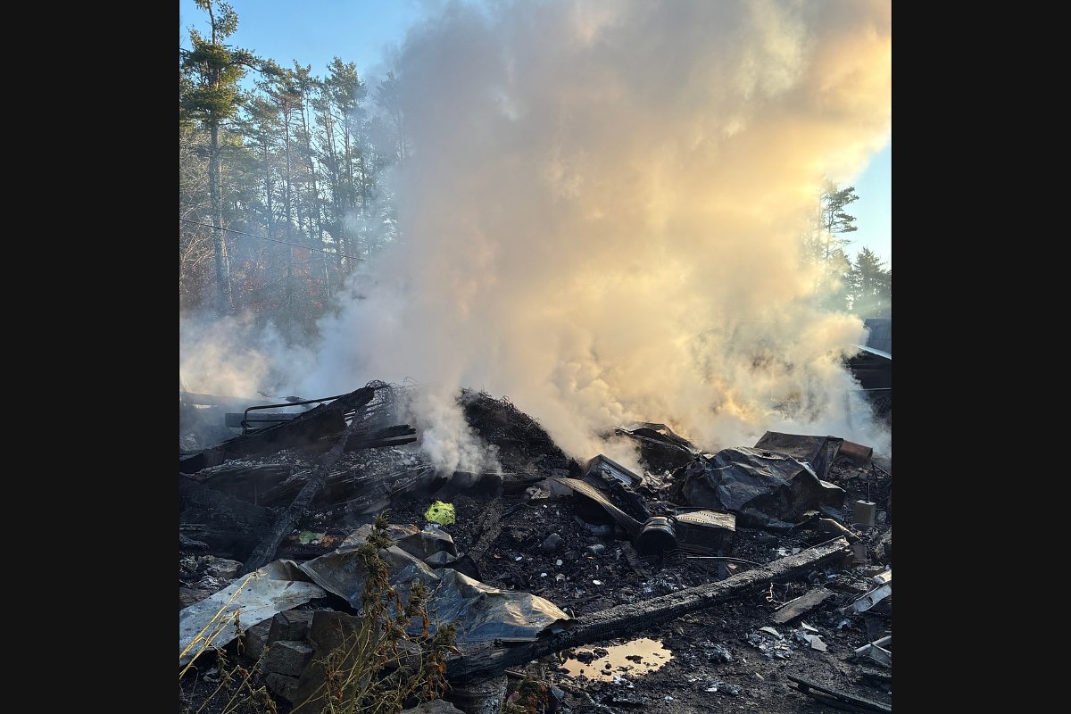 2 hospitalized after Harpswell house fire