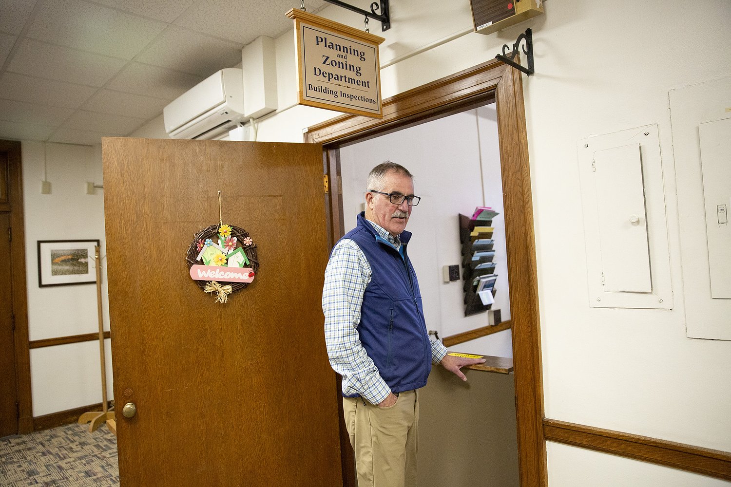 Study finds many Hanover town workers paid below market