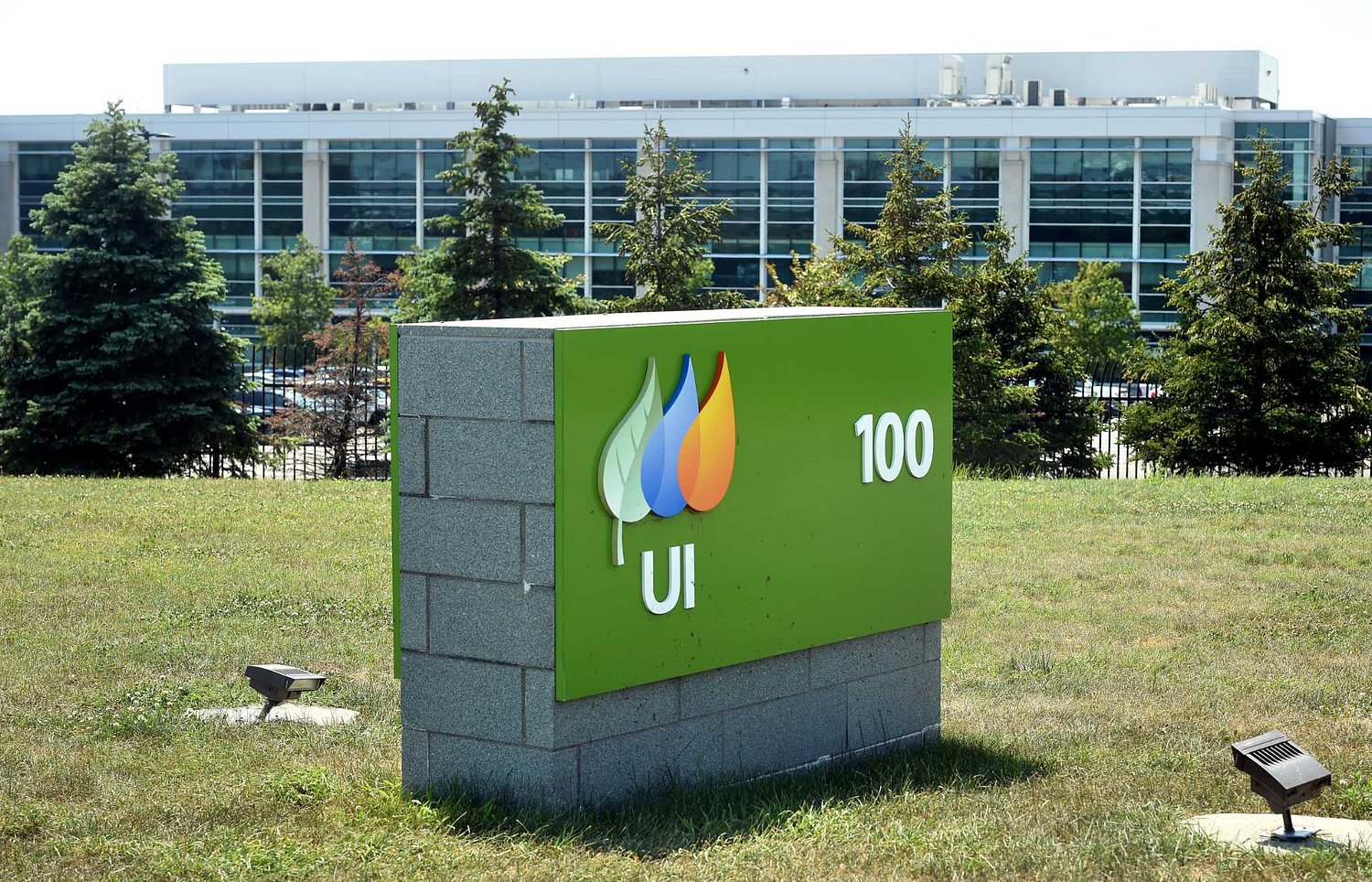Eversource, UI sue Connecticut agencies over incentives state calls 'brainless bonuses'