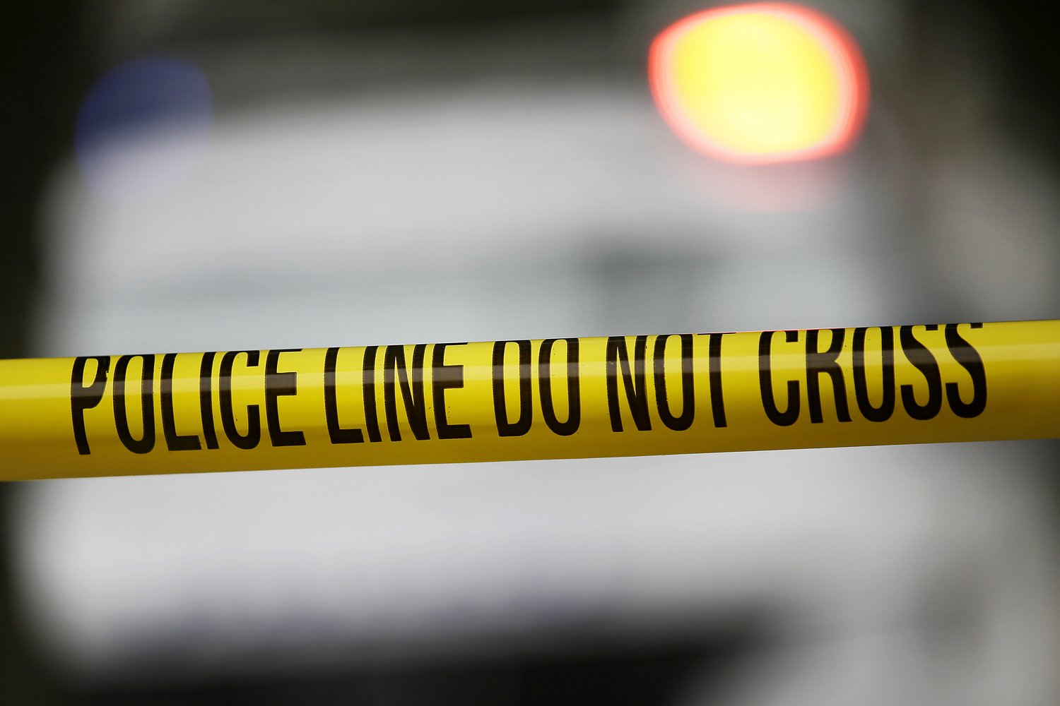 1 dead, 1 injured after car crashes into a street sign in NE Portland