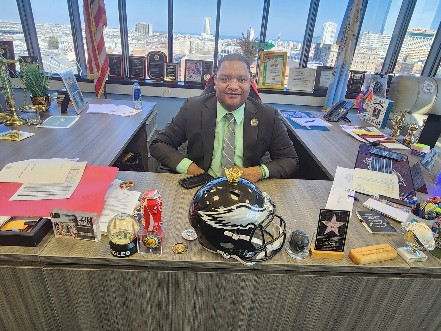 Football-loving Jersey Shore mayor heading to 5-day getaway to cheer on the Eagles