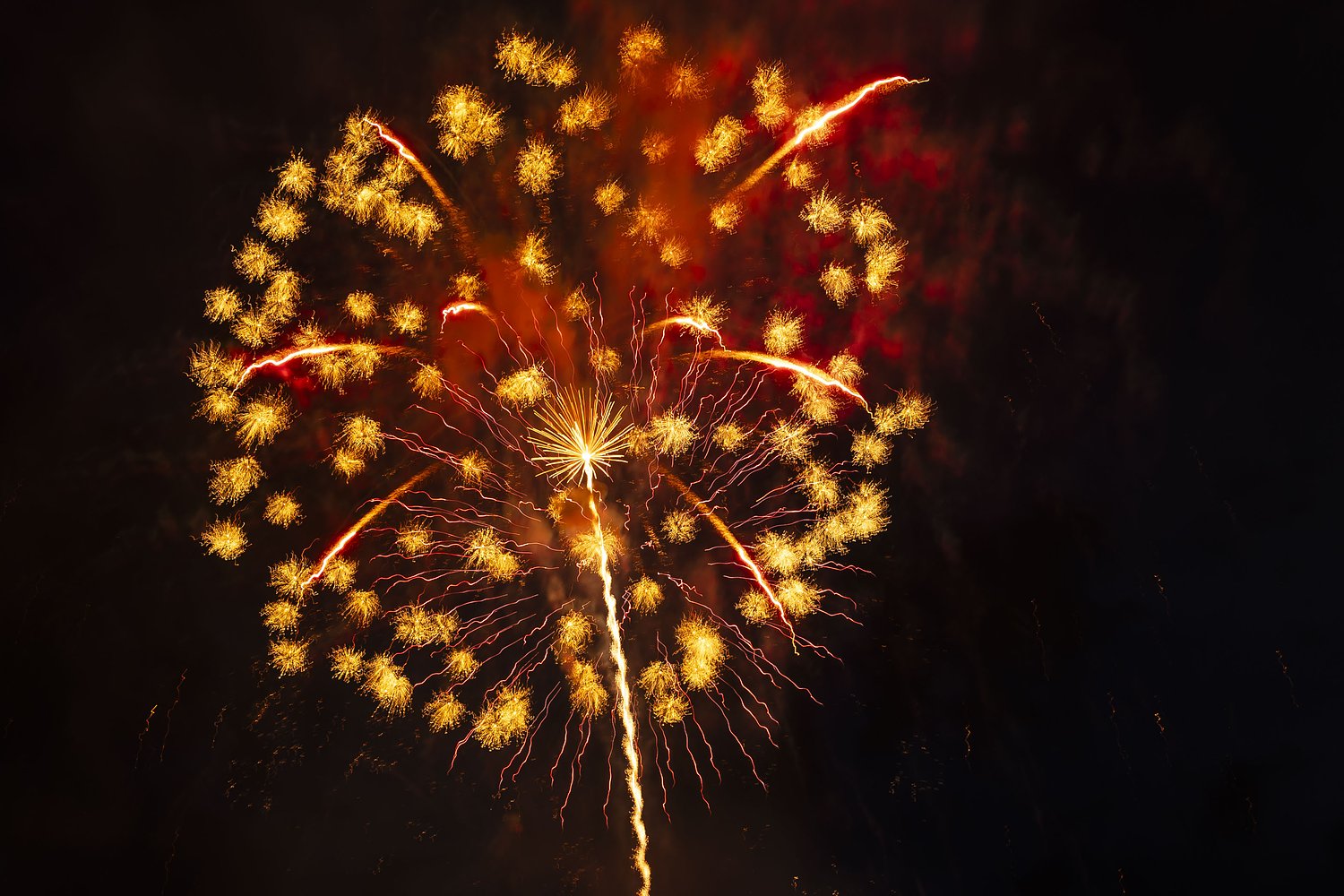 Bay City’s first night of fireworks lights up the riverfront with impressive show