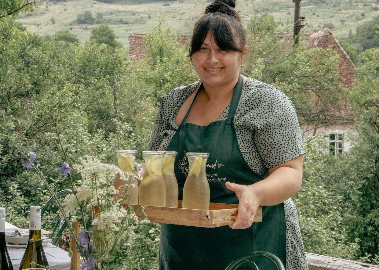 Povestea Alexandrei din Alma Vii: a transformat o biserică fortificată restaurată într-o experiență culinară unică pentru turiști