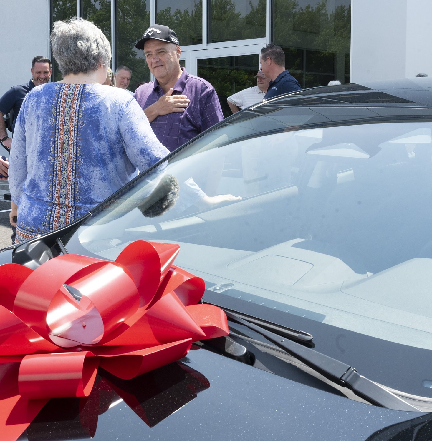 Letting it fly: Golfer Bill Wonkka wins car with hole-in-one at fundraiser for senior center