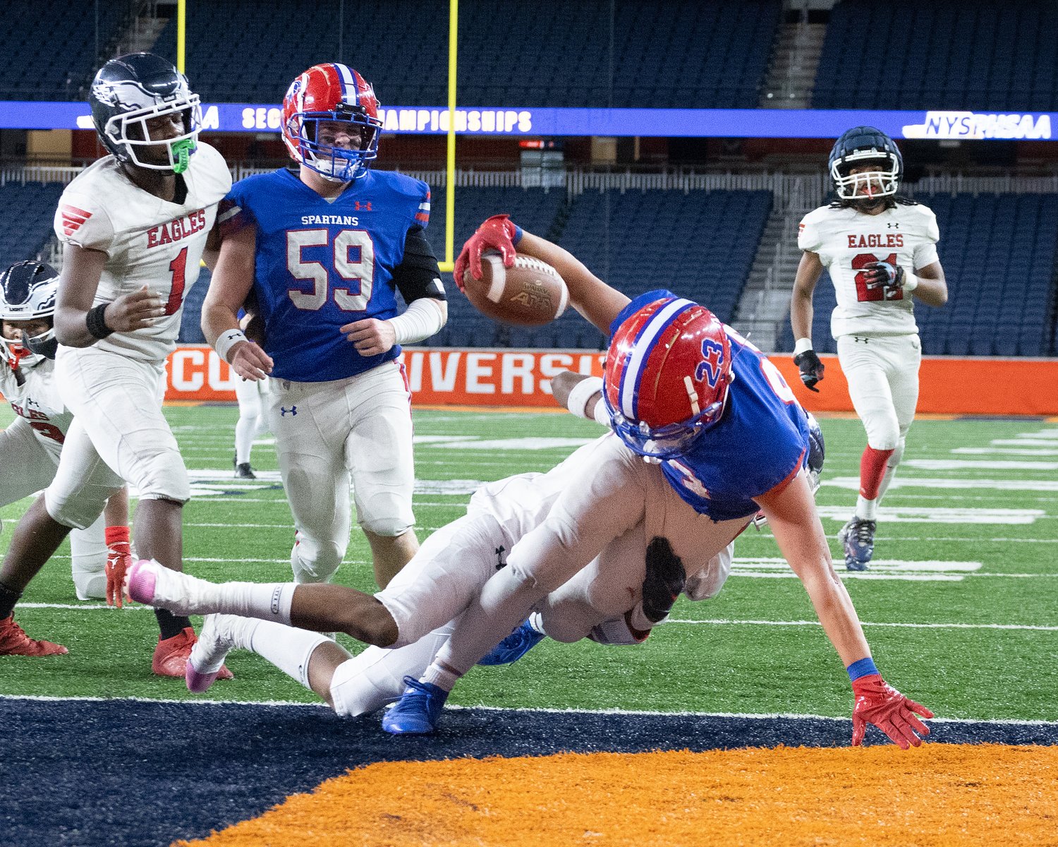 Who are the top returning football offensive scoring leaders ranked by 2025 stats