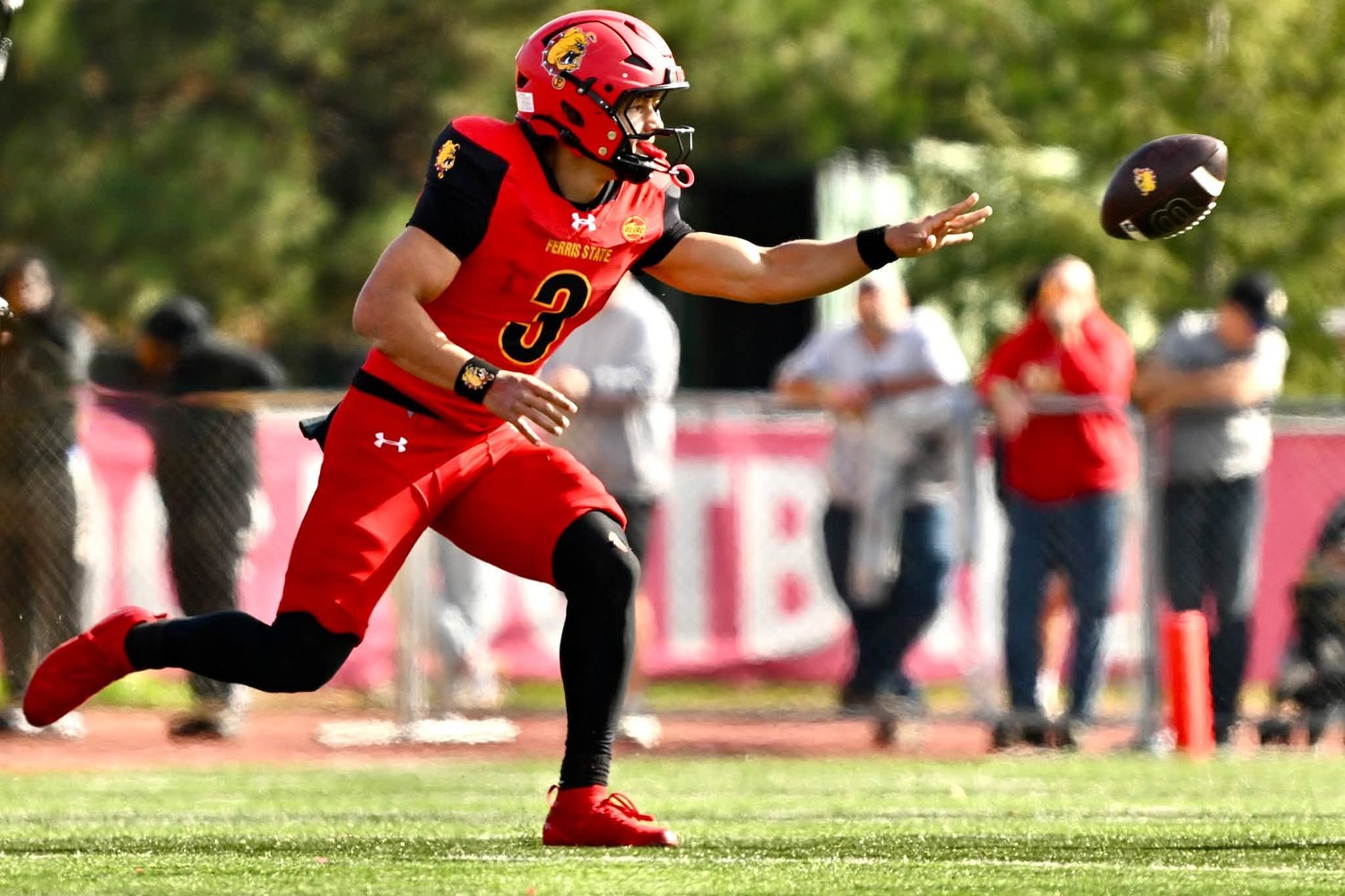 Top-ranked Ferris State football fends off Michigan Tech for 38th consecutive win