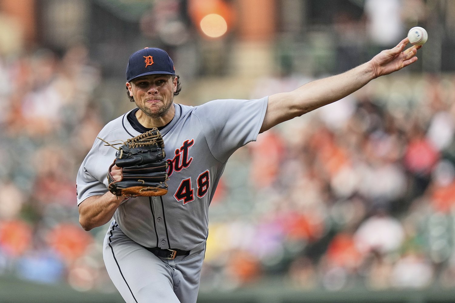Tigers make 3 roster moves, including return of key reliever
