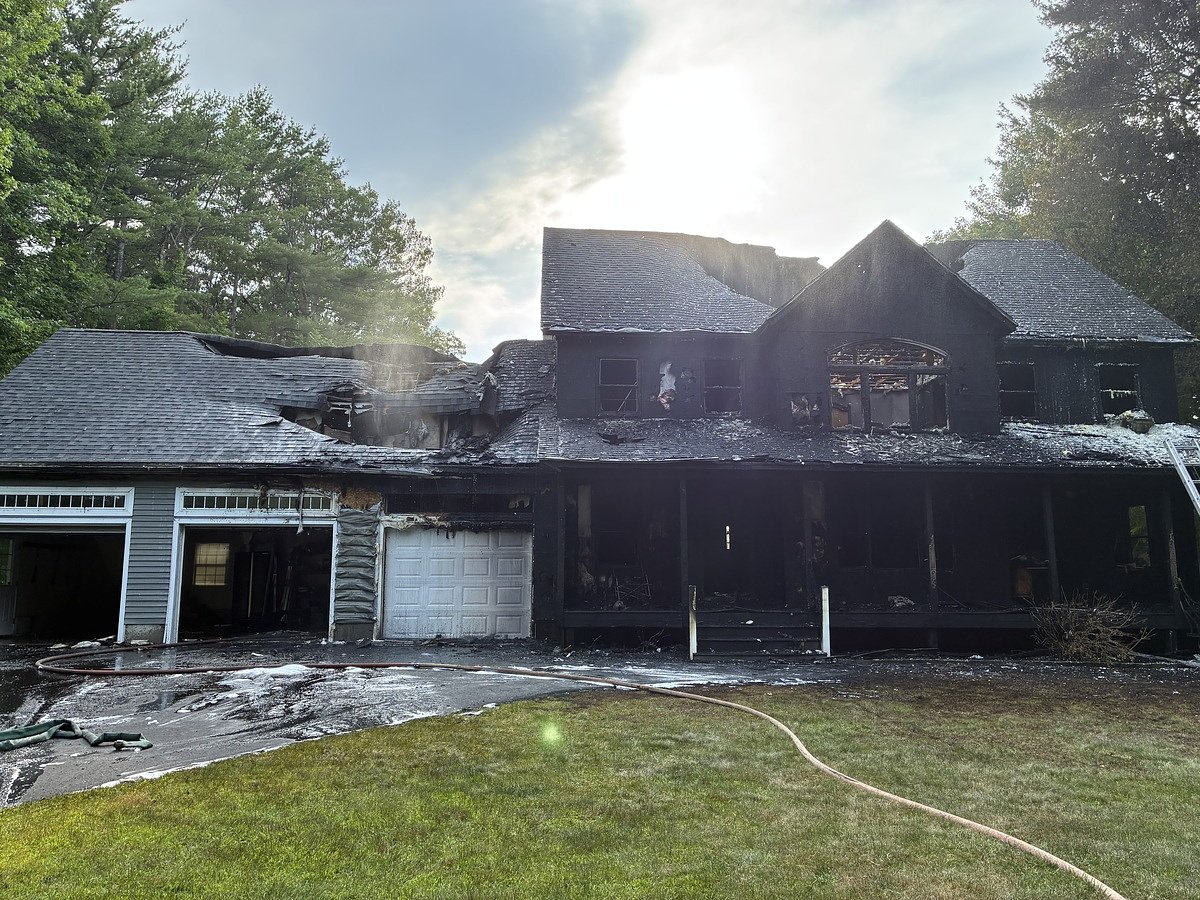 Fire destroys Maine home
